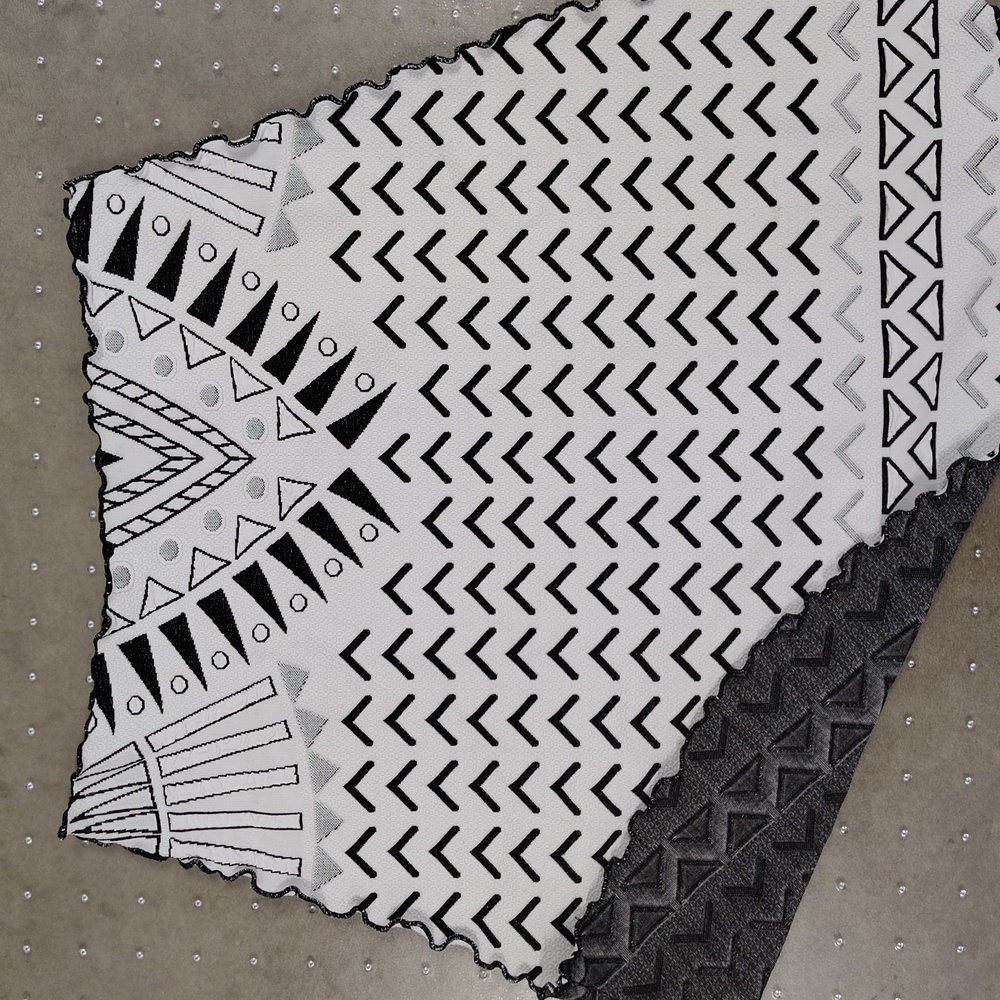 HAYSTACKS FULLY REVERSIBLE LIGHTWEIGHT STRETCHY SKIRT: B//W  Women's Size Medium